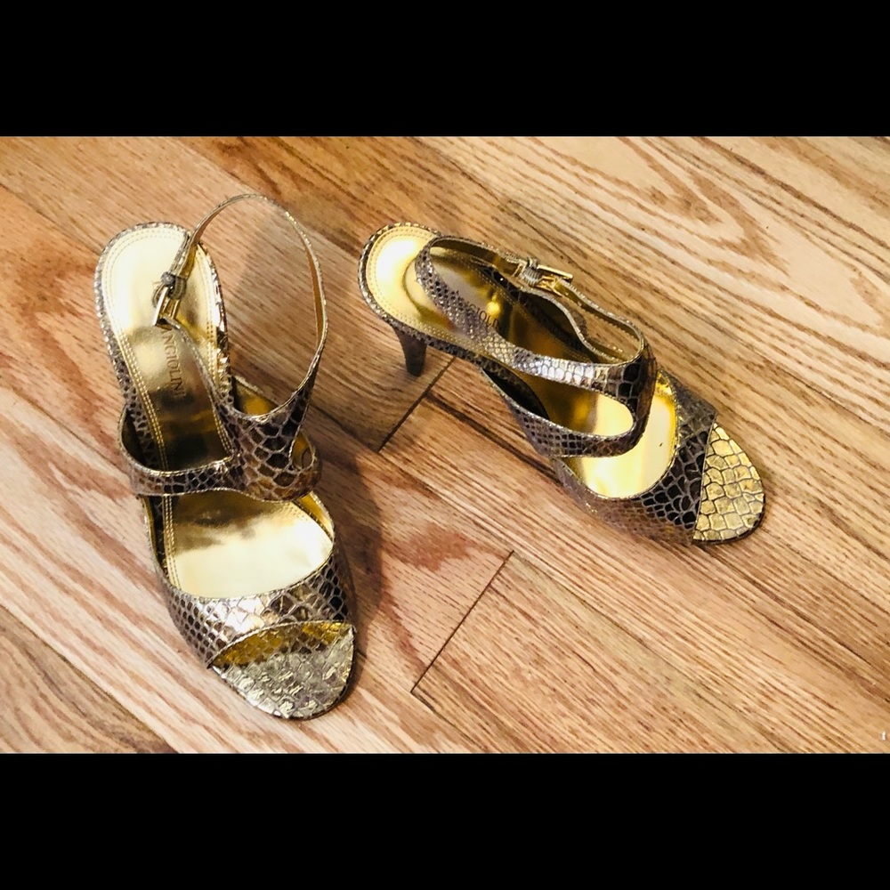 Enzo Angiolini Gold Heels.  Size 6. A show Stopper